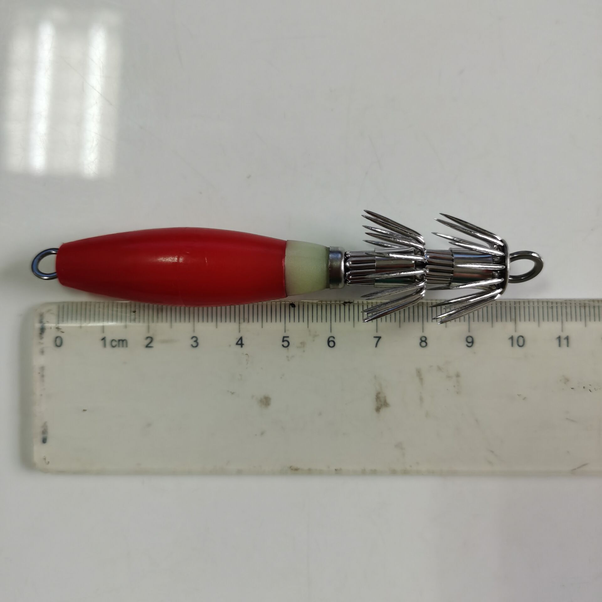 10,5 cm lange Tintenfischvorrichtung mit einem Durchmesser von 1,14 mm